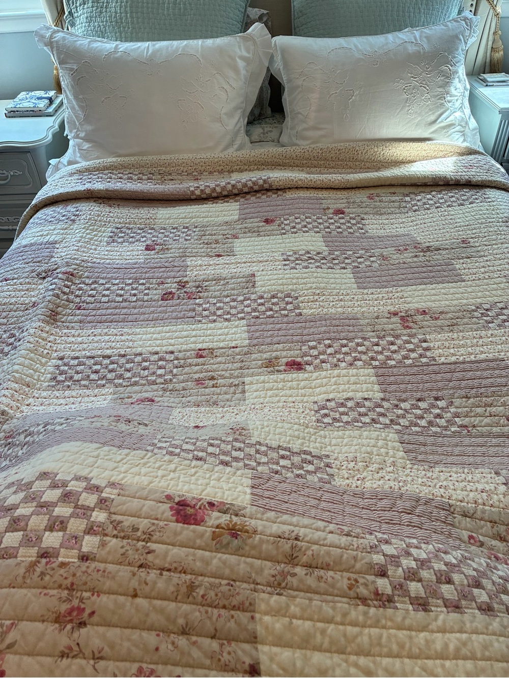 Vintage Floral Cotton Quilt in Cream and Light Pink